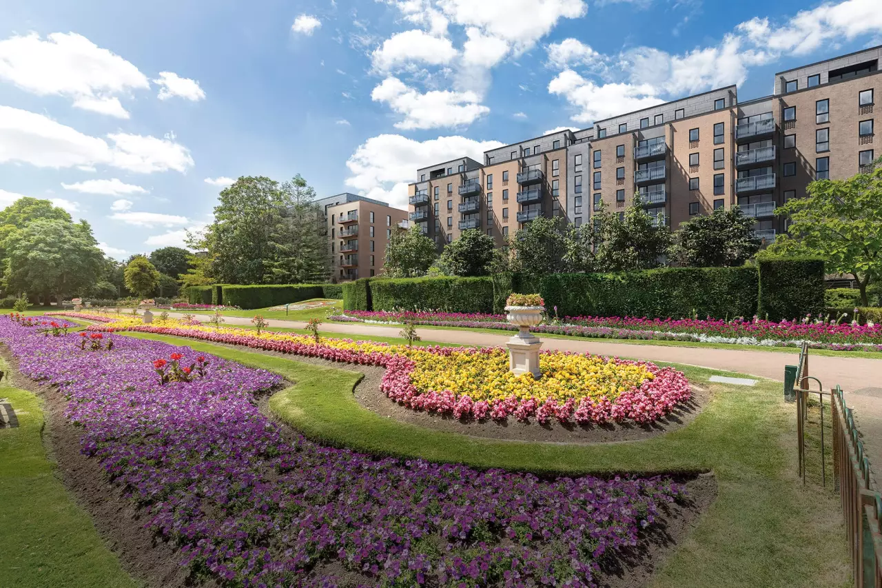 Copperhouse Green residential development beside Dartford Central Park